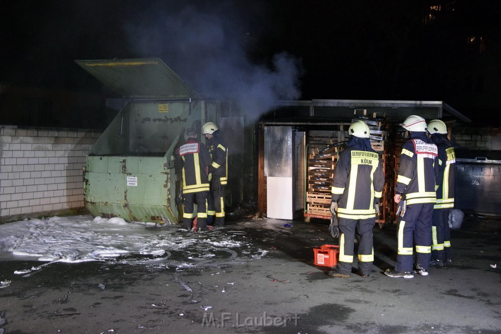 Feuer Papp Presscontainer Koeln Hoehenberg Bochumerstr P164.JPG - Miklos Laubert